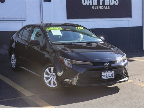 Used 2024 Toyota Corolla LE image 2