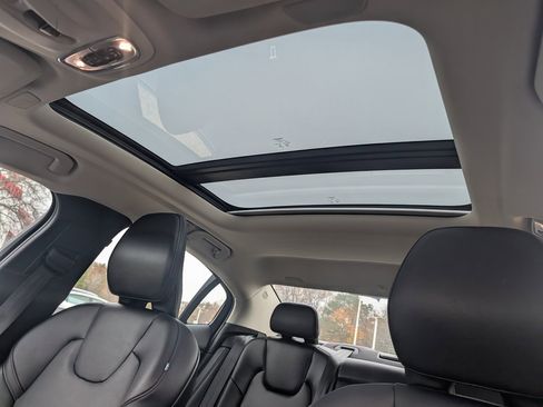 Used 2022 Volvo S60 T8 R-Design Expression w/ Protection Package Premier image 21