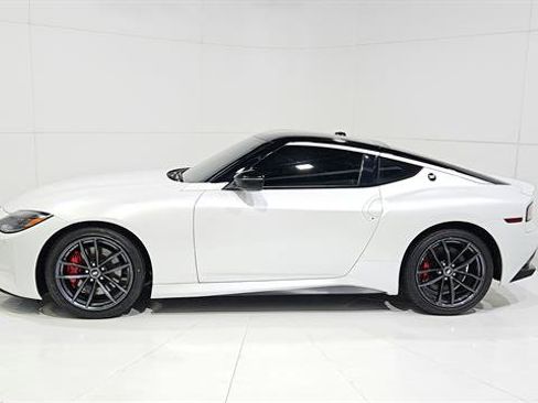 Certified 2024 Nissan Z Performance w/ Floor Mat Package RWD image 5