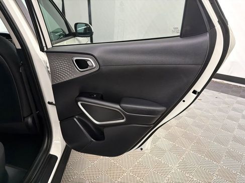 Used 2024 Kia Soul LX w/ Option Group 015 image 17