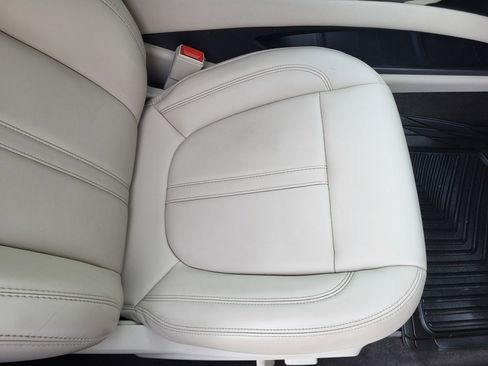 Used 2020 Lincoln MKZ w/ Convenience Package image 33