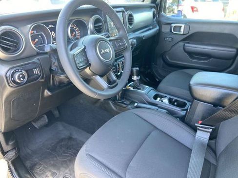 Used 2023 Jeep Gladiator Sport AWD/4WD image 6