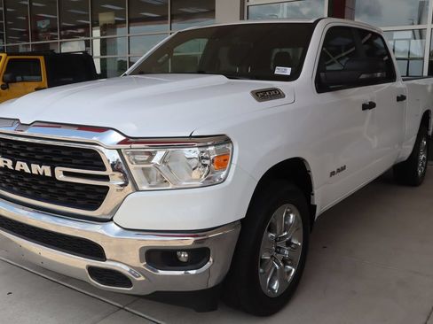 Used 2023 RAM 1500 Big Horn AWD/4WD image 3