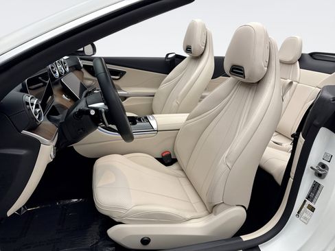 Used 2025 Mercedes-Benz CLE 300 4MATIC Cabriolet image 11