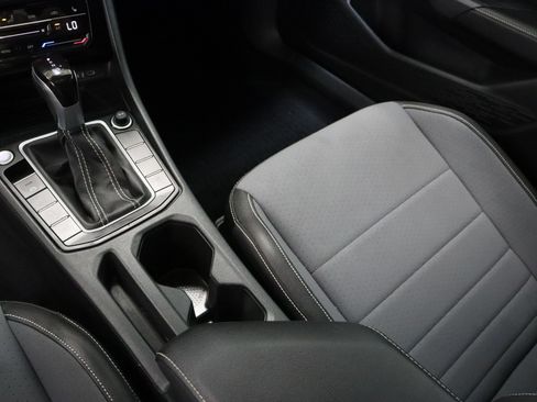 Used 2025 Volkswagen Jetta SE image 17