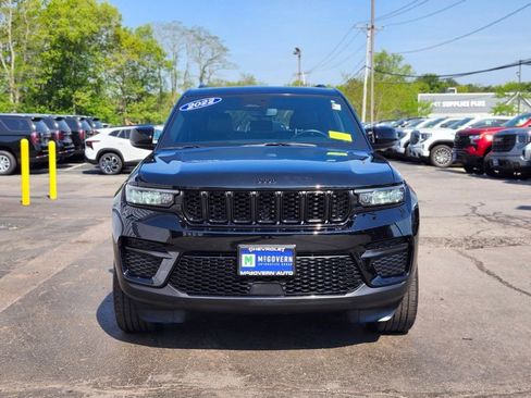 Used 2022 Jeep Grand Cherokee Altitude AWD/4WD image 8