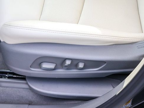 Used 2023 Cadillac XT6 Premium Luxury FWD image 27