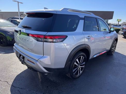 Used 2025 Nissan Pathfinder Platinum w/ Cargo Package image 5
