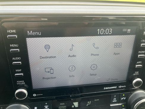 Used 2020 Toyota Highlander XLE AWD/4WD image 24