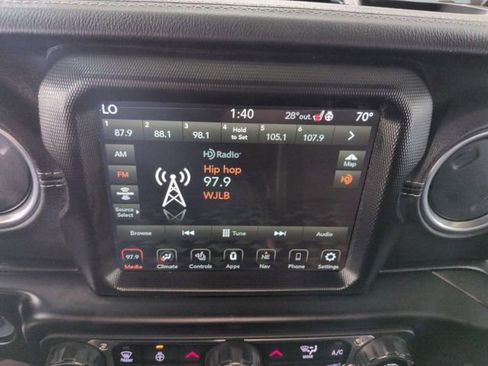 Used 2022 Jeep Wrangler Unlimited Sahara w/ Cold Weather Group AWD/4WD image 22