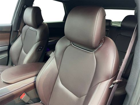 Used 2024 Genesis GV70 2.5T w/ Advanced Package image 27