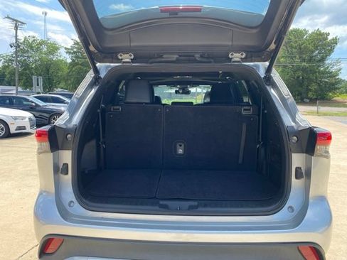 Used 2021 Toyota Highlander XSE FWD image 8