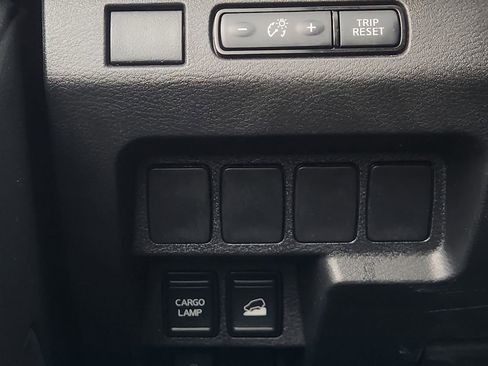 Used 2024 Nissan Frontier SV image 22