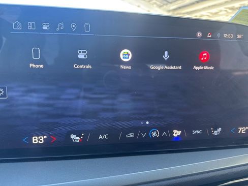 Used 2026 Chevrolet Traverse LT w/ Midnight/Sport Edition image 16