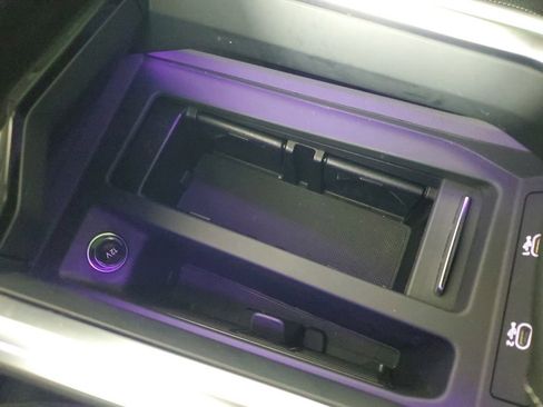 Used 2024 Audi Q8 e-tron Prestige image 30