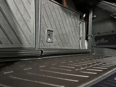 Used 2023 Toyota Highlander XSE AWD/4WD image 6