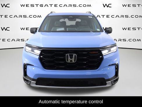 Used 2025 Honda Pilot TrailSport image 2
