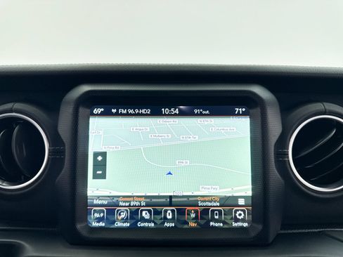 Used 2022 Jeep Wrangler Unlimited Sahara AWD/4WD image 4