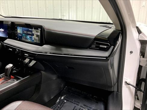 Used 2025 Nissan Kicks SR AWD/4WD image 16