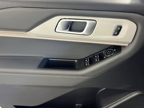 Used 2025 Ford Explorer Active image 26