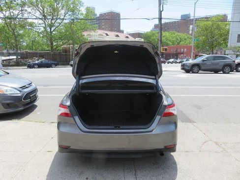 Used 2018 Toyota Camry LE FWD image 23