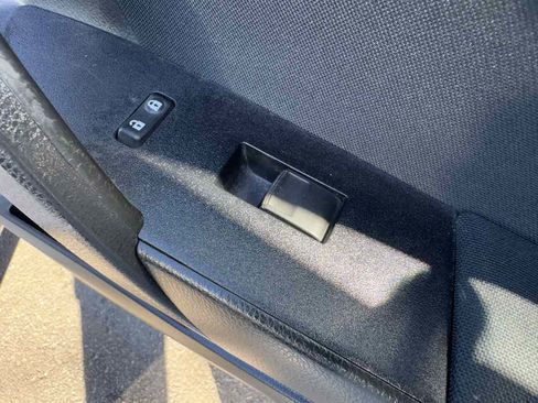 Used 2015 Toyota Corolla LE image 28