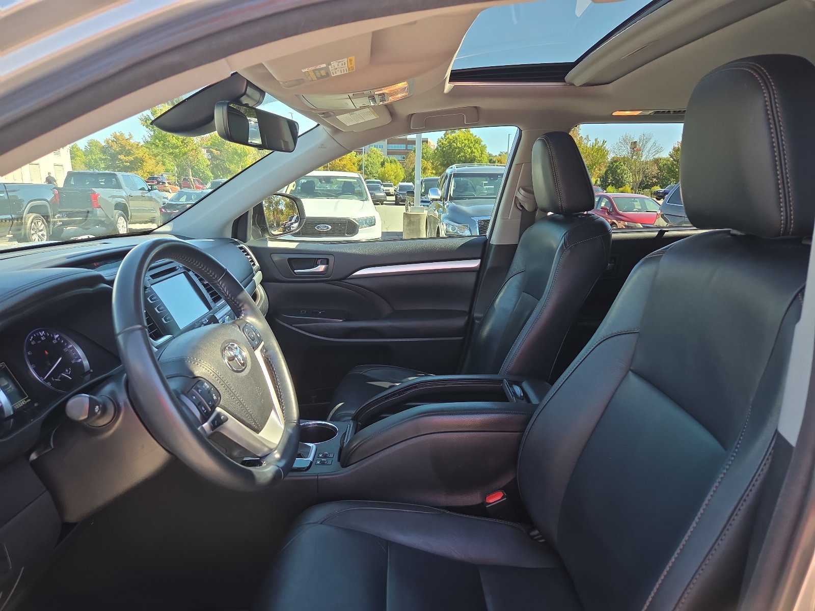 Used 2018 Toyota Highlander XLE FWD image 14