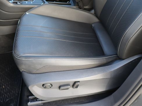 Used 2023 Volkswagen Tiguan SE R-Line image 17