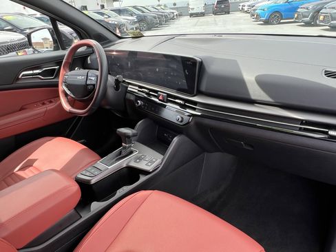 Used 2026 Kia Sportage SX image 16