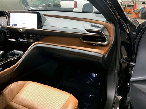 Used 2025 Toyota Crown Signia XLE image 19