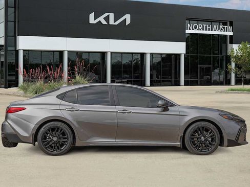 Used 2025 Toyota Camry SE image 7