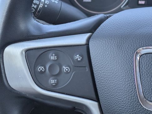 Used 2023 GMC Acadia SLT image 24