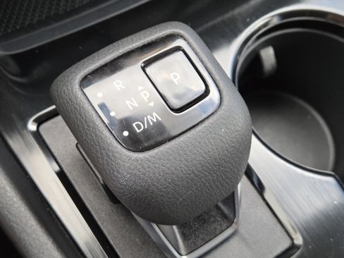 Used 2025 Nissan Rogue SV FWD image 28