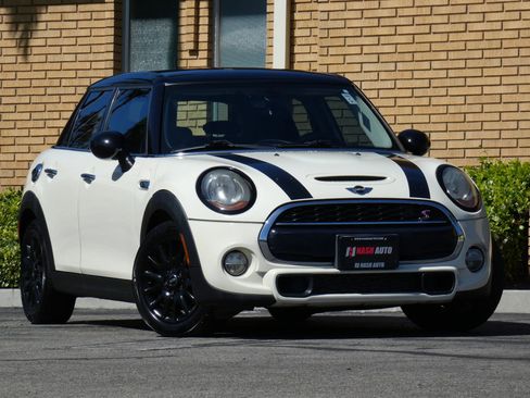 Used 2017 MINI Cooper S image 3