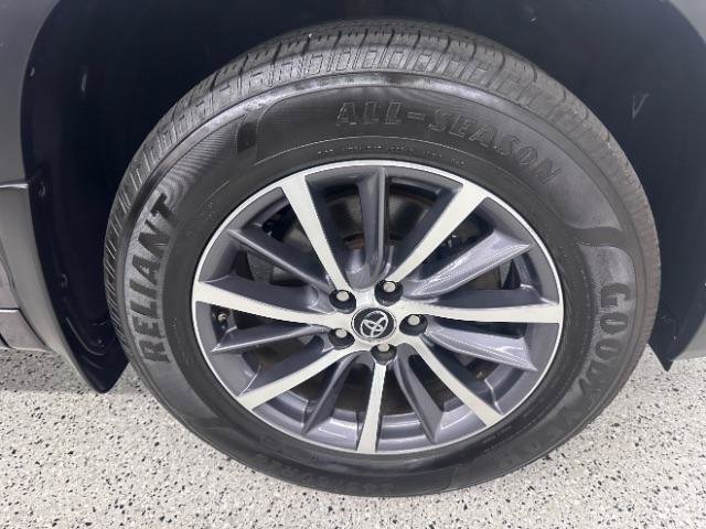 Used 2017 Toyota Highlander XLE AWD/4WD image 31