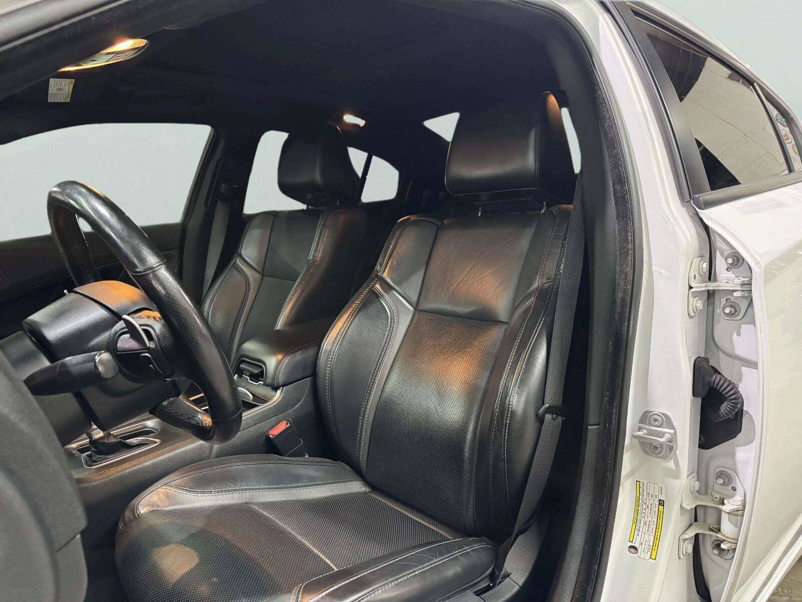 Used 2018 Dodge Charger R/T w/ Plus Group RWD image 18