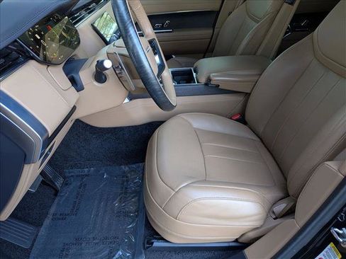 Certified 2025 Land Rover Range Rover SE AWD/4WD image 17