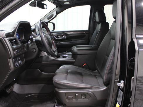 Used 2022 Chevrolet Suburban RST w/ Luxury Package image 3