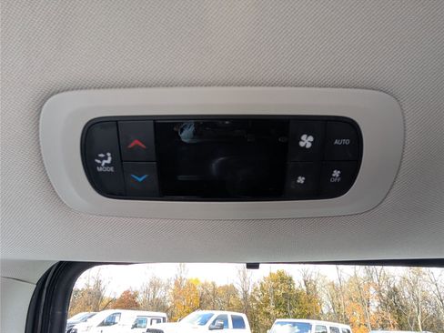 Used 2024 Chrysler Pacifica Touring-L image 16