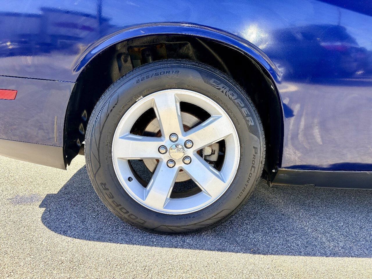 Used 2014 Dodge Challenger SXT Plus RWD image 30