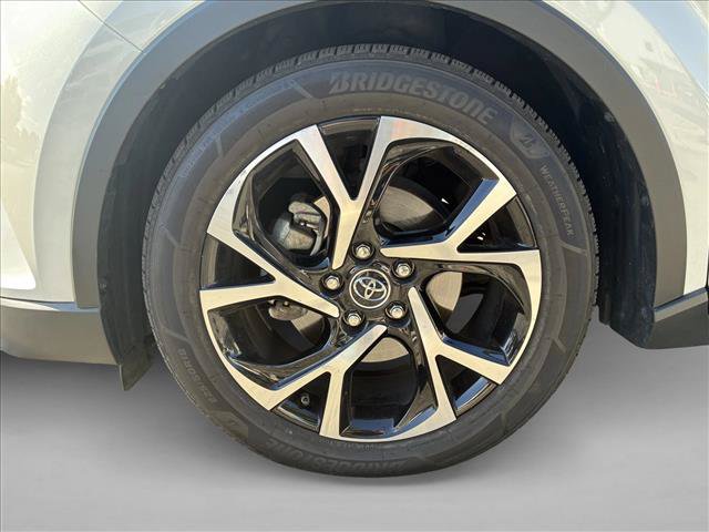 Used 2019 Toyota C-HR XLE FWD image 9