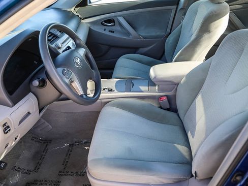 Used 2010 Toyota Camry LE image 17