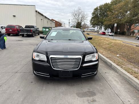 Used 2013 Chrysler 300 image 5