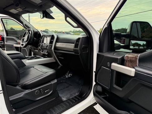 Used 2019 Ford F250 Lariat w/ Lariat Ultimate Package image 13