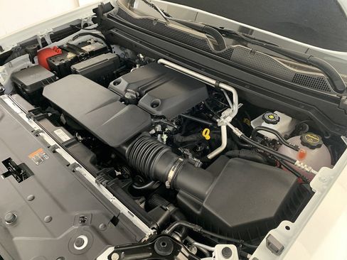 New 2024 Chevrolet Colorado LT w/ LT Convenience Package III image 13