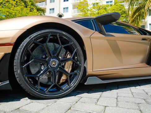 Used 2020 Lamborghini Aventador SVJ image 12