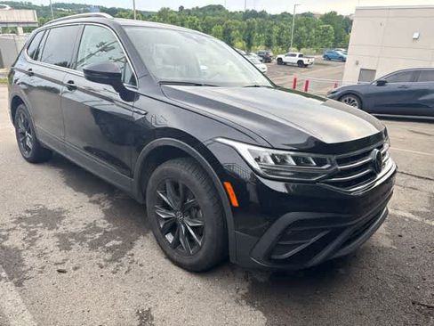 Used 2022 Volkswagen Tiguan SE AWD/4WD image 2