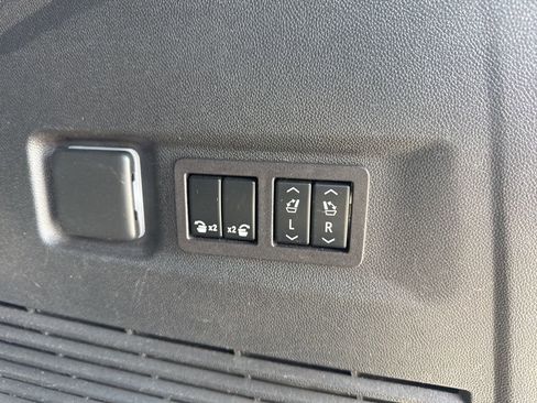 Used 2023 Chevrolet Suburban Premier AWD/4WD image 39
