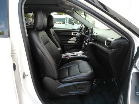 Used 2023 Ford Explorer Limited w/ Limited Technology Package RWD image 23