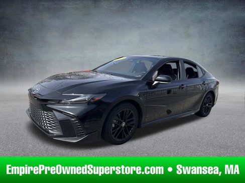 Used 2025 Toyota Camry SE w/ Convenience Package FWD image 1